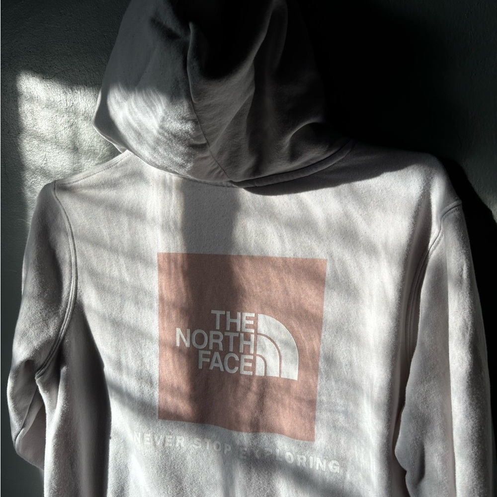 Women’s medium hoodies, the north face. Also fits me a little big.
